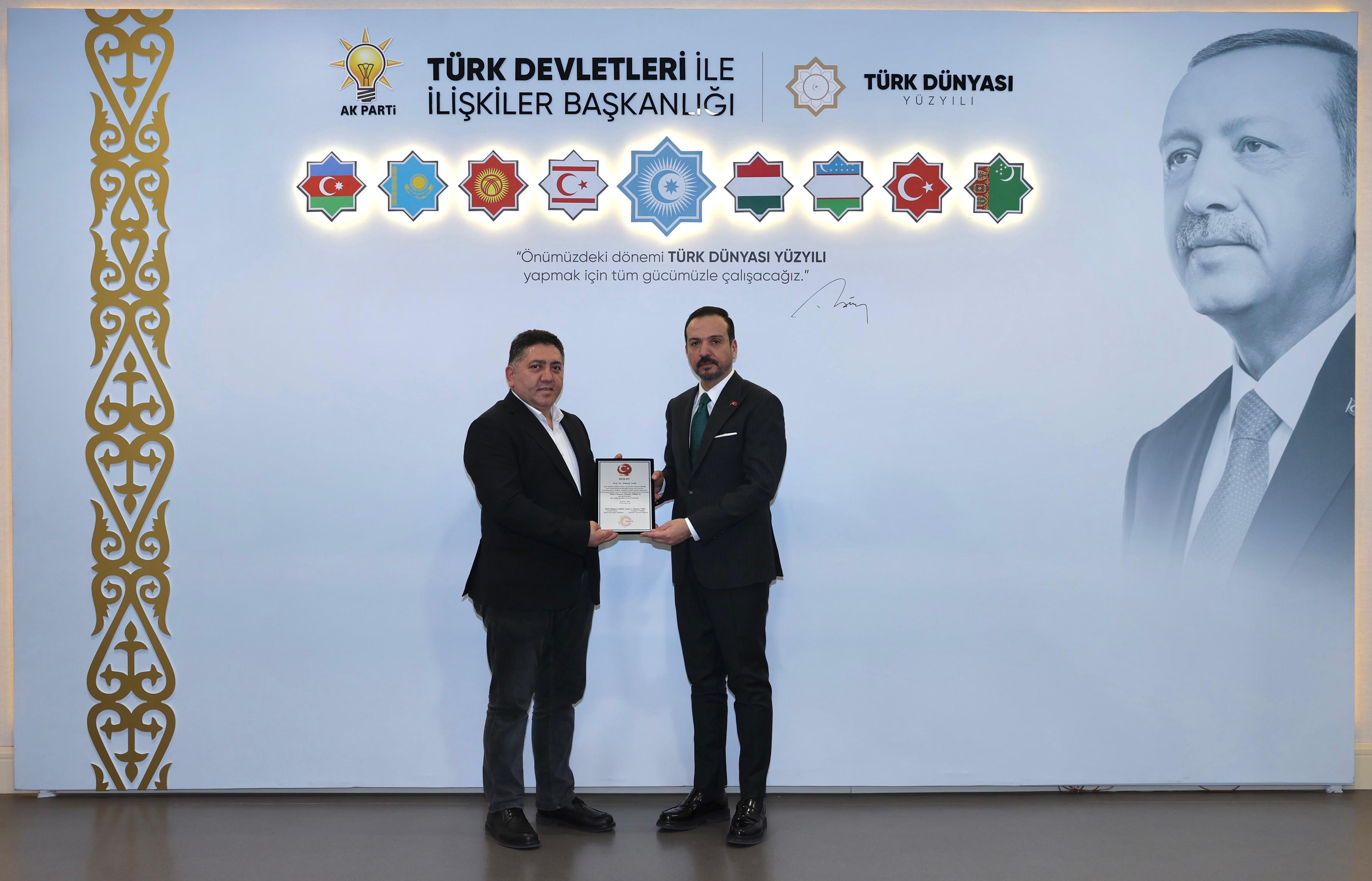 Prof. Dr. Kürşad Zorlu'ya Türk Dünyası Hizmet Ödülü